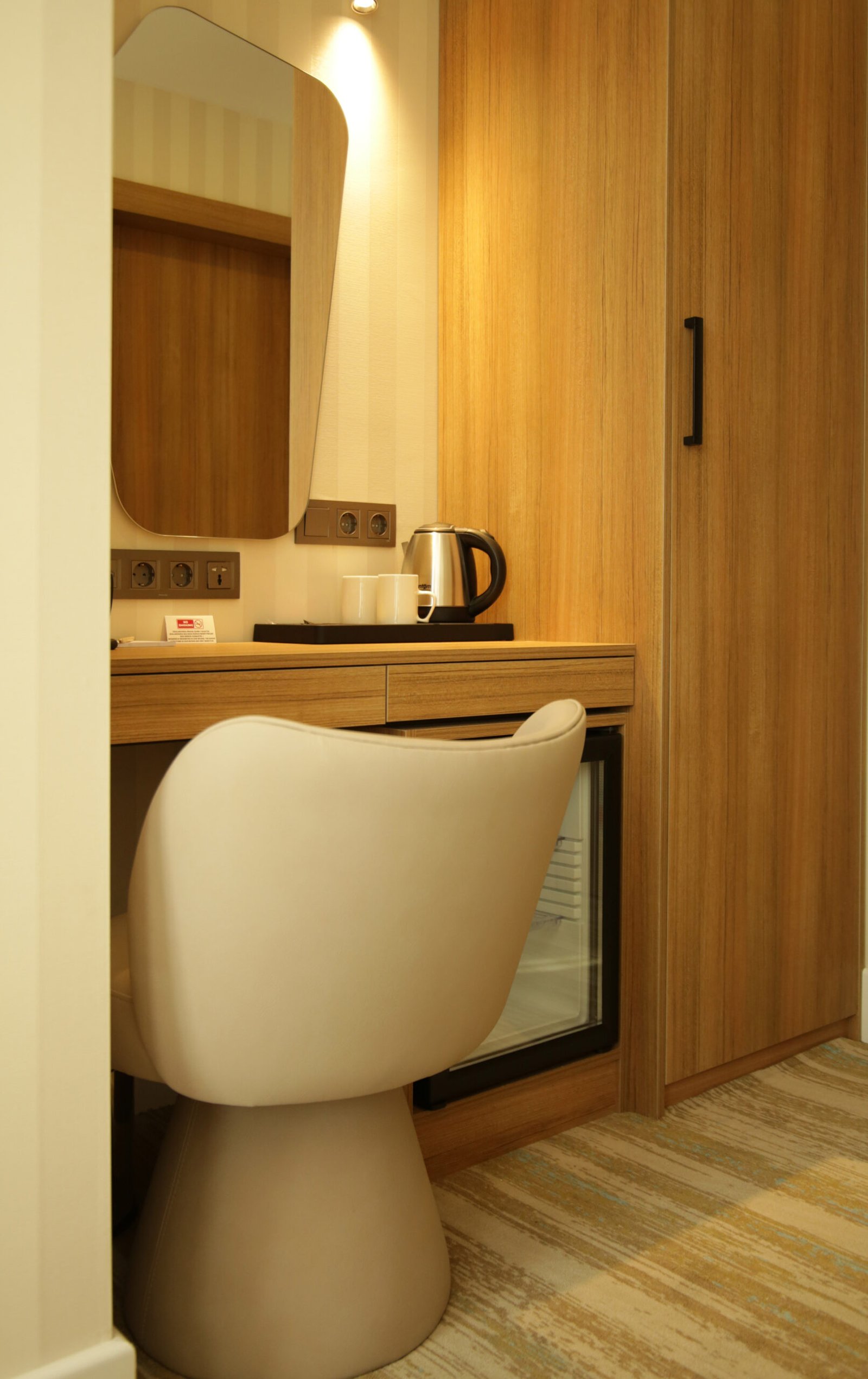 Room 04